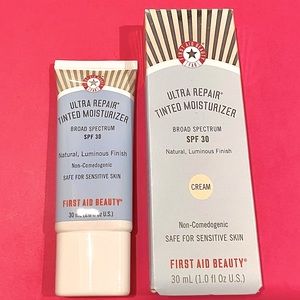 First Aid Beauty - Ultra Repair Tinted Moisturizer SPF 30 in the shade of Cream